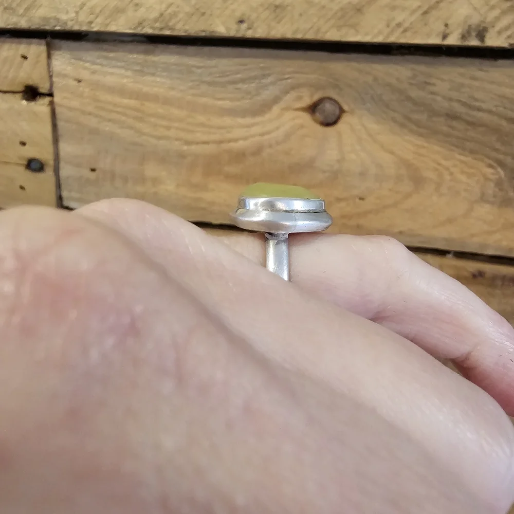 Vintage sterling silver and matte yellow serpentine ring size 5.5